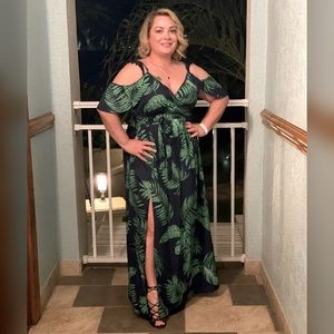 Navy Palm Leaf Maxi Dress - size 1X